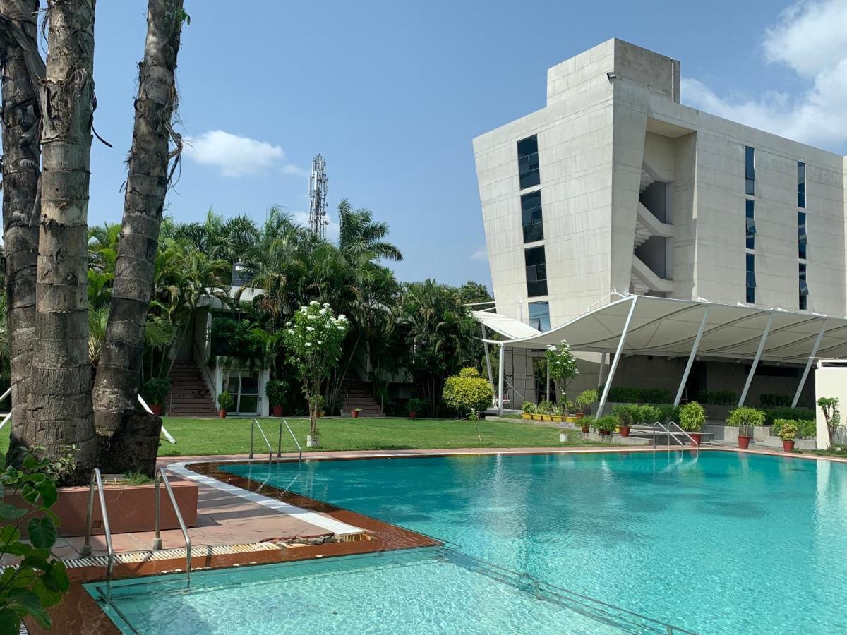 Lch Fitness Hotel Indore Exterior foto