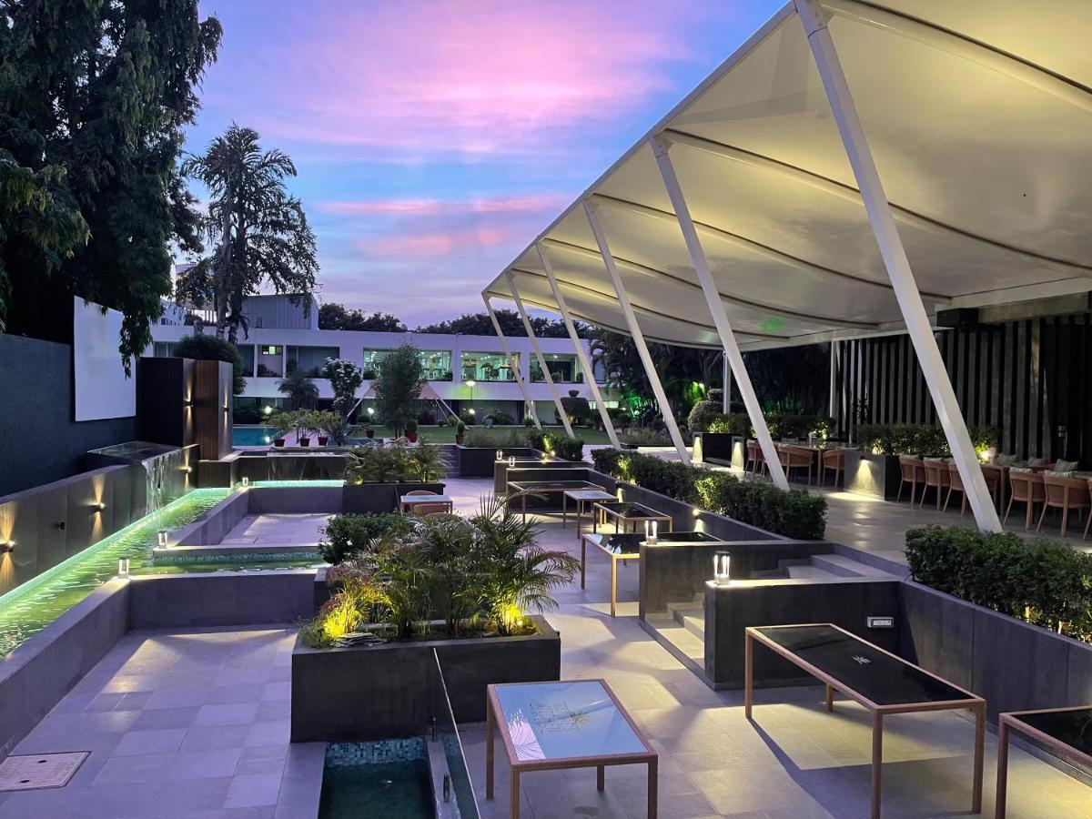 Lch Fitness Hotel Indore Exterior foto
