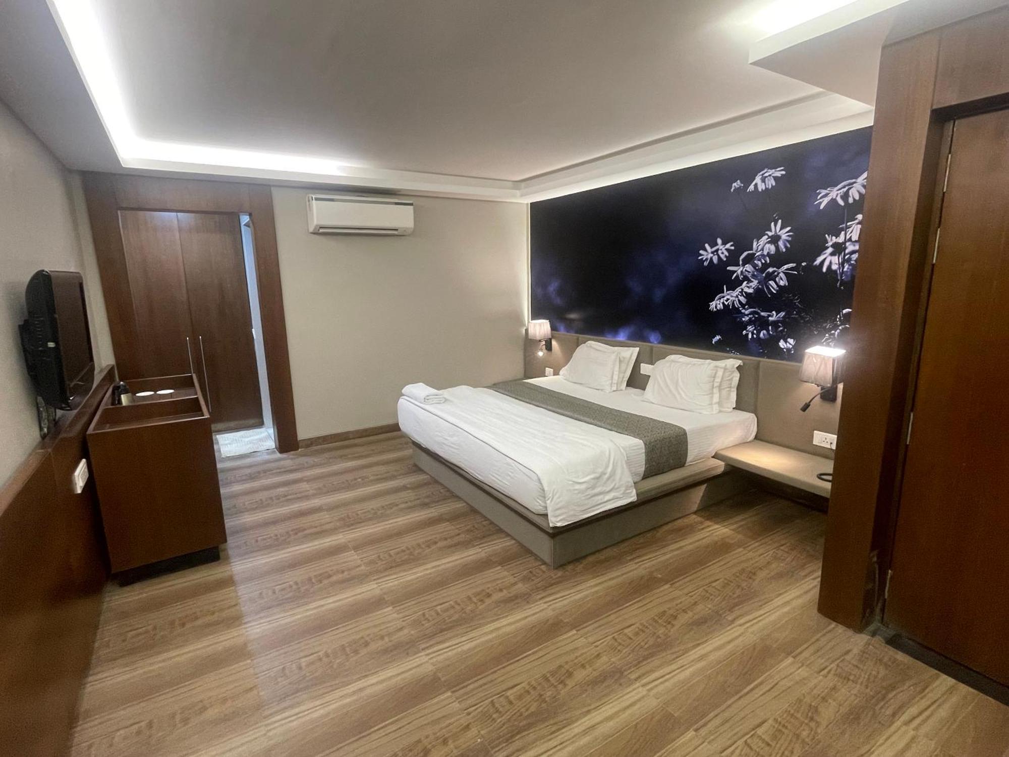 Lch Fitness Hotel Indore Exterior foto