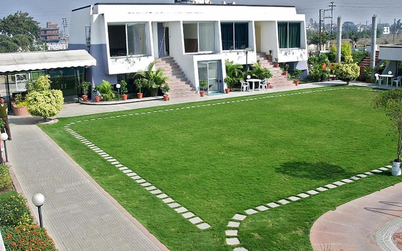 Lch Fitness Hotel Indore Exterior foto